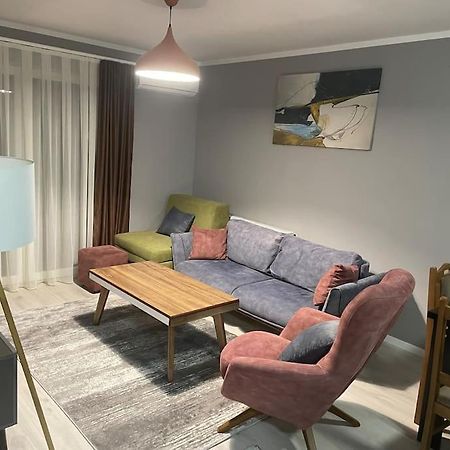 Sunny Prishtina Apartment Prishtine Bagian luar foto