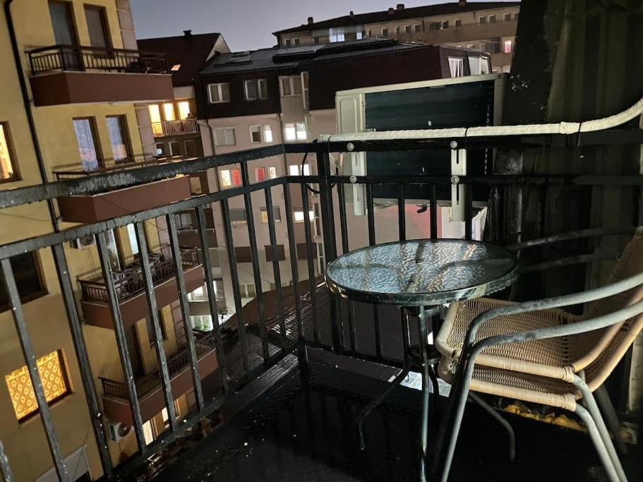 Sunny Prishtina Apartment Prishtine Bagian luar foto