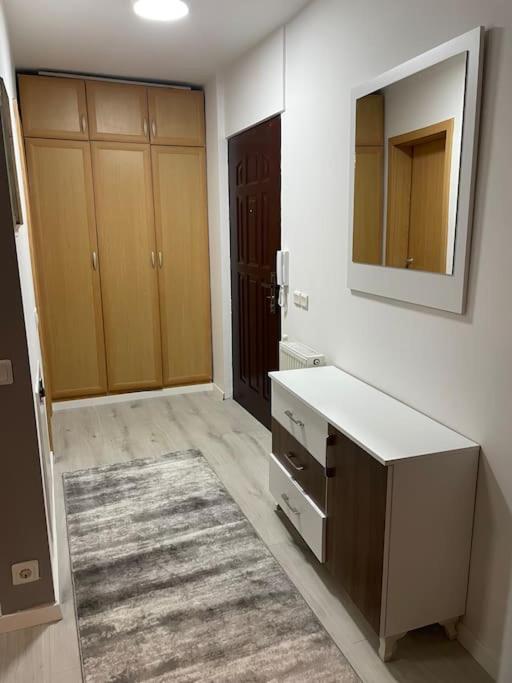 Sunny Prishtina Apartment Prishtine Bagian luar foto