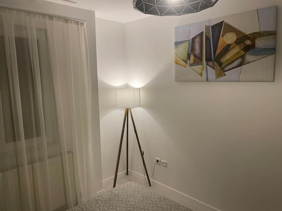 Sunny Prishtina Apartment Prishtine Bagian luar foto